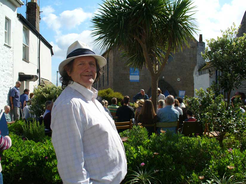 Bob Devereux at the St Ives Festival in Norway Square. Photo Anna Chen